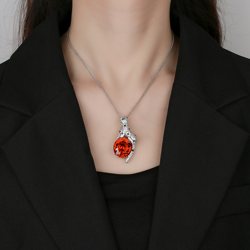 Otoño e invierno nuevo estilo Zhuang Shengsheng joyería simulación nido de pájaro naranja rojo retro leopardo colgante collar piedra principal 18*20