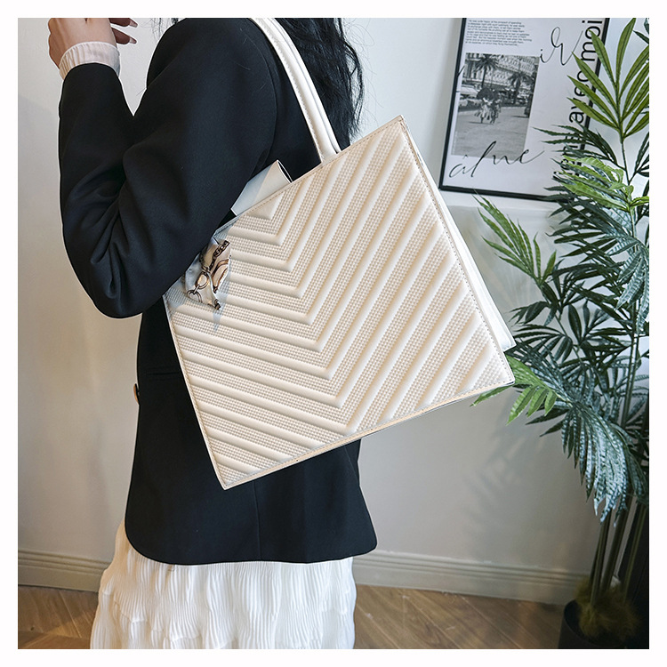 Impression Diamantmuster Seidenschal Textur Tote 2024 neuer Modetrend einfarbig lässige Umhängetasche_voghion.com