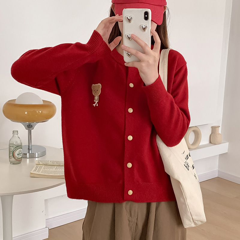 2025 primavera y otoño nuevo oso bordado de cuello redondo jersey cardián femenino suelto estilo coreano suéter universal chaqueta superior image 1