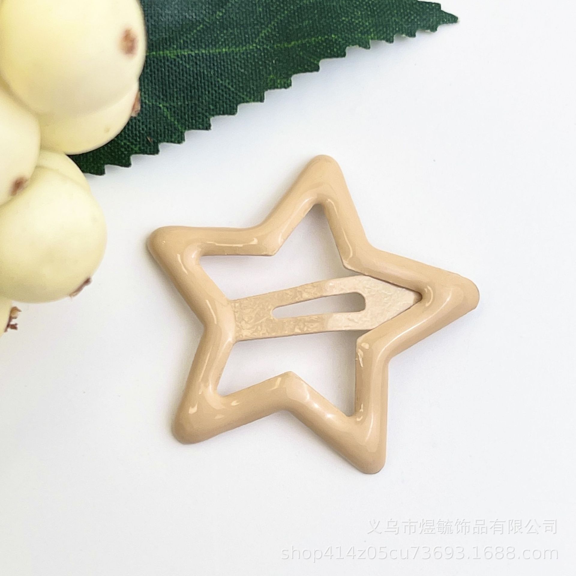 Colorful drip Star clip 3.2cm milk tea