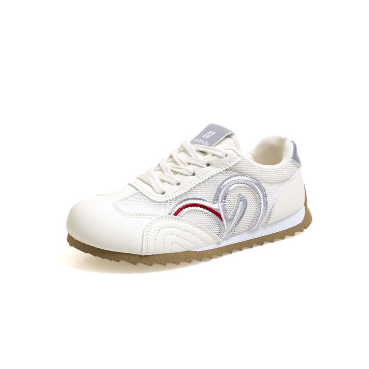 Amor zapatos deportivos de primavera de mujer nuevos zapatos casuales de malla transpirables con suela gruesa universal zapatos de skate de estudiantes zapatos de mujer al por mayor