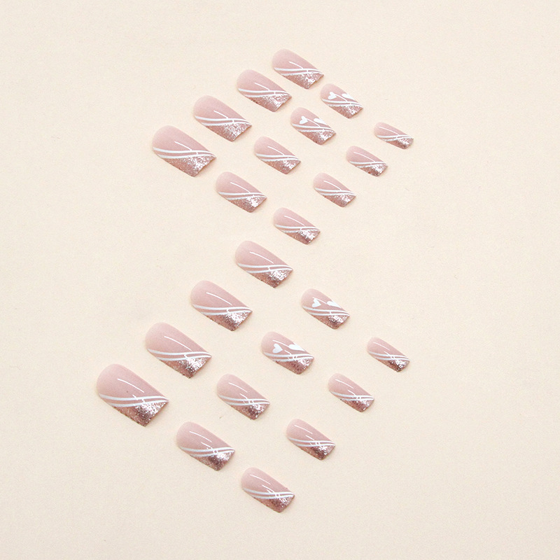Style français explosif européen mi-long portant une armure, mignon et attentionné, lignes minimalistes, pièces de nail art, faux ongles_voghion.com