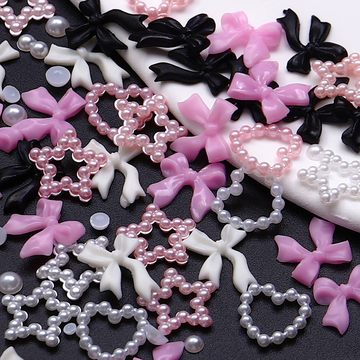 Ventas transfronterizas de mariposa 12 caja de perlas de amor resina diy accesorios de uñas al por mayor