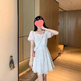 法式碎花连衣裙夏季2024年新款女装收腰显瘦高级感气质泡泡袖裙子