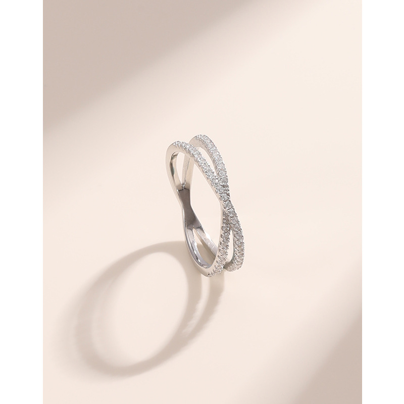 S925 anillo cruzado de plata esterlina Estilo fresco de las mujeres diseño de nicho de alto grado de diamantes incrustados anillo de dedo índice
