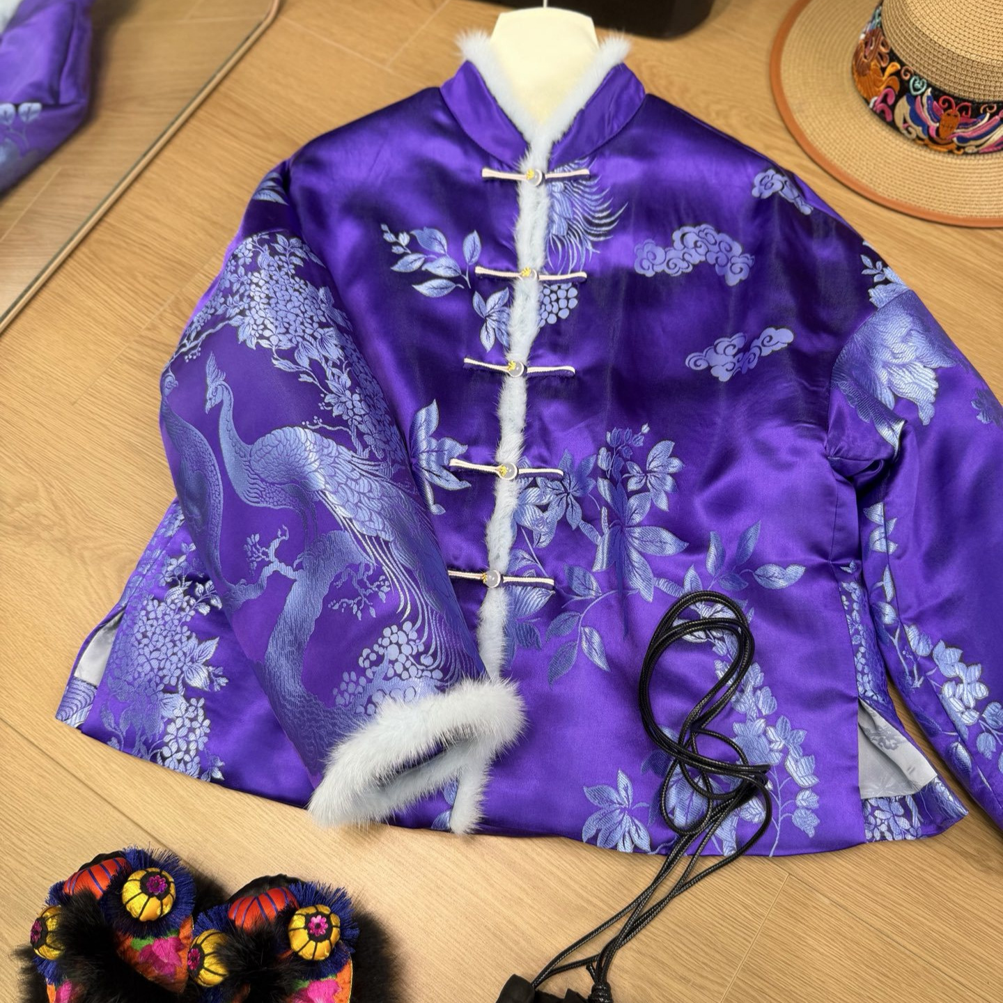 新中式栩栩如生孔雀花纹真丝老缎拼水貂加棉外套秋冬复古高级棉衣