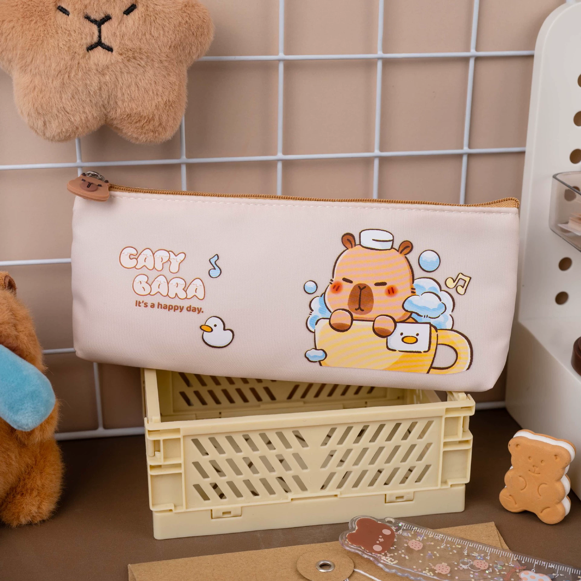 Милая cartoon-pencil case? actually translate properly: