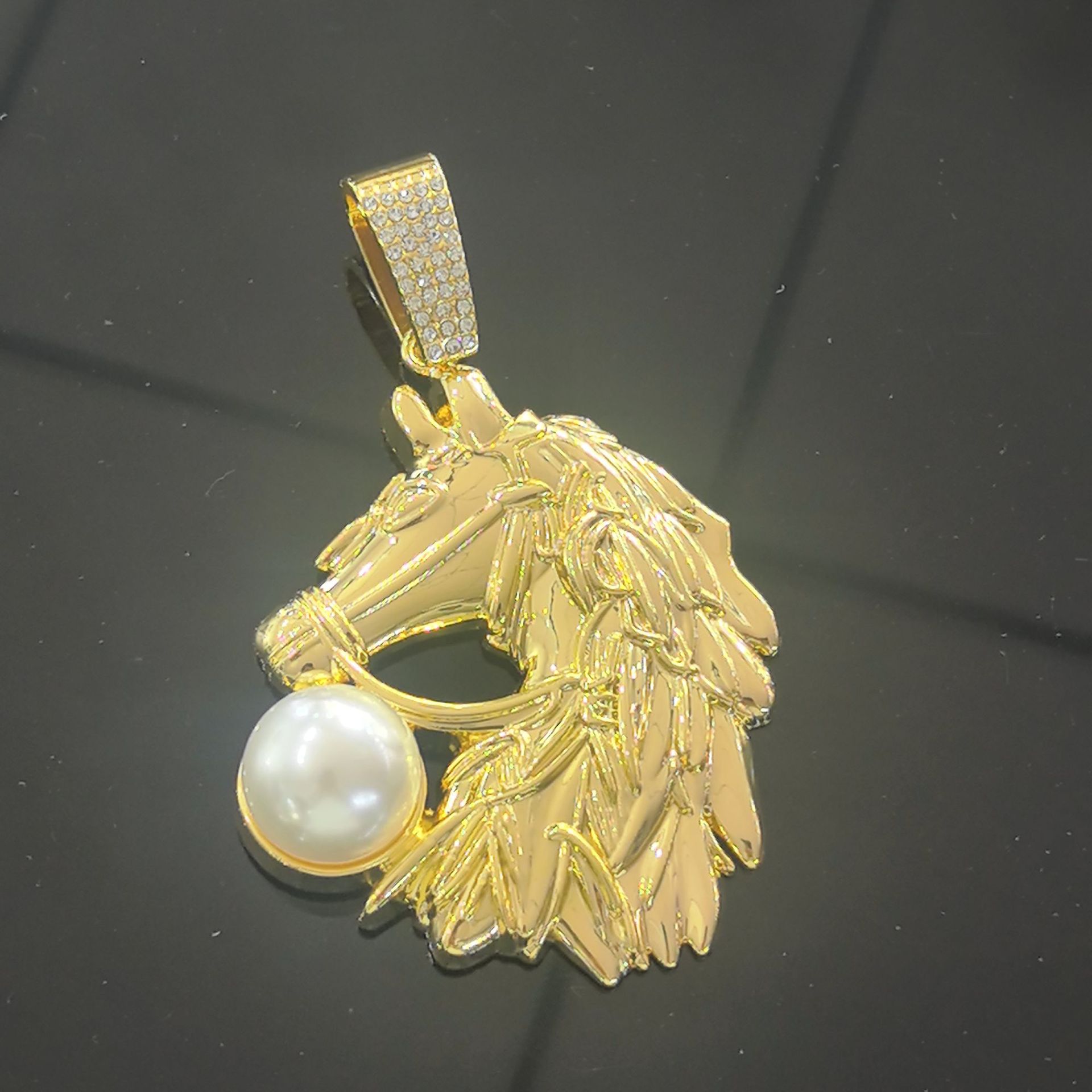 . Cross-border exclusivo para el hip-hop año del caballo colgante de cabeza de caballo collar de diamante completo de la cadena cubana accesorios de perlas joyas de moda masculinas europeas y americanas