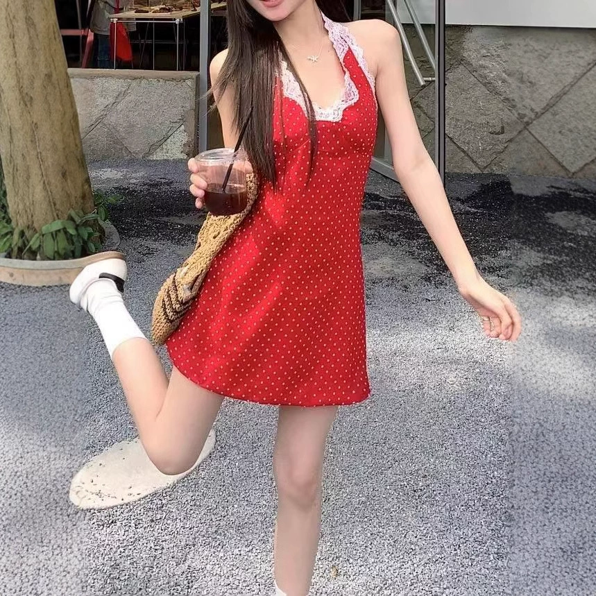 Сладкая горячая девушка кружевное сшитое красное платье-шейка с точечными точками 2025 лето новая тонкая короткая юбка для женщин ins