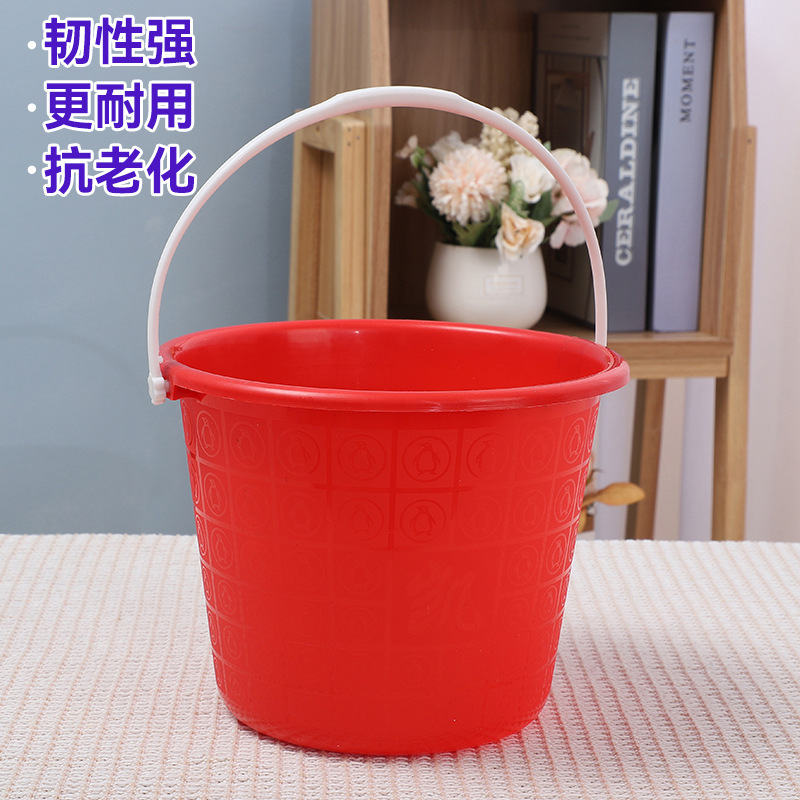 手提海边沙滩小水桶赶海钓鱼桶塑料彩色小桶美术桶带盖草莓采摘桶