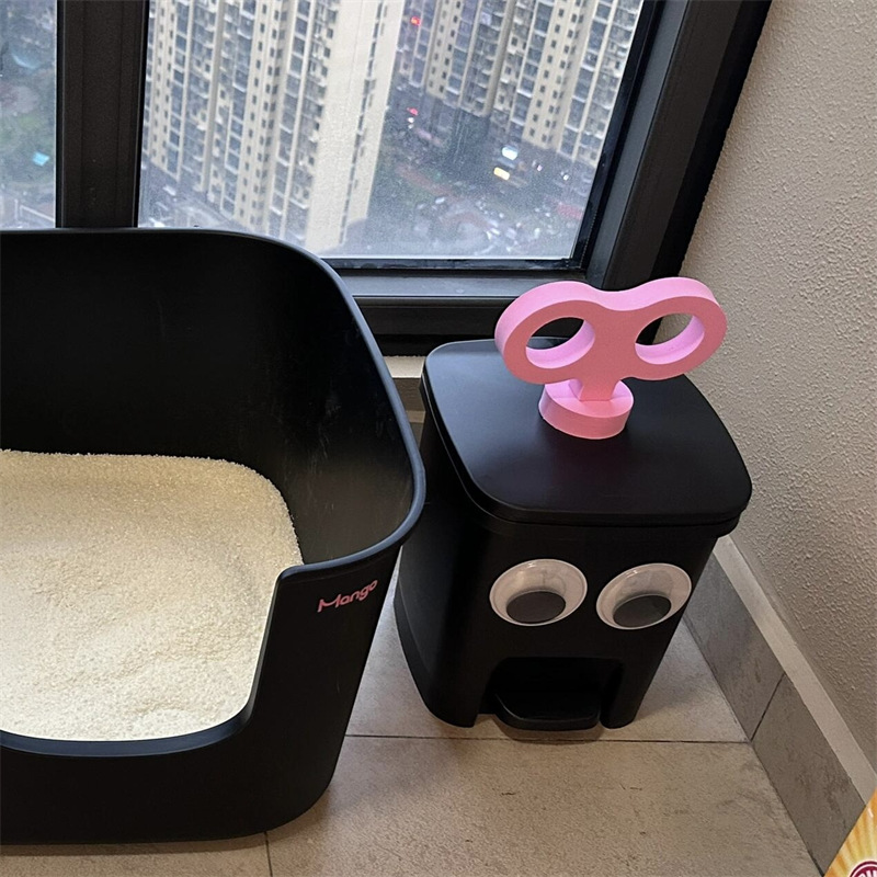 검은색 쓰레기통 + 핑크색 시계 장치 + 안경, 배송 준비 완료 * 판매 후 보증