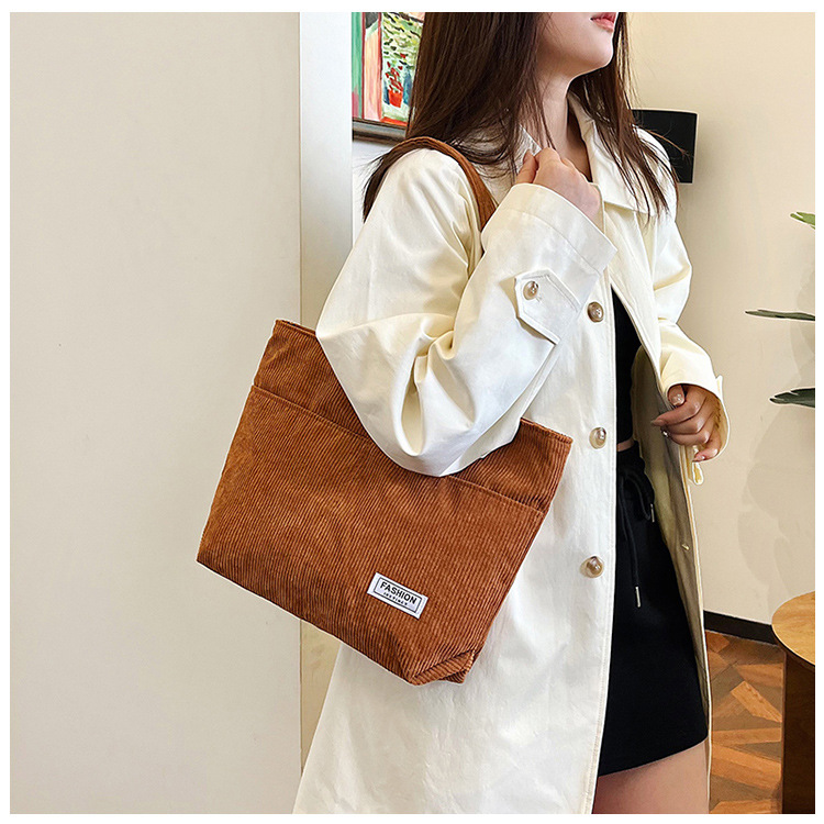 The fashionable and retro bucket bag for women, the new large-capacity versatile crossbody bag for women, and the trendy and elegant tote bag for women are selling well undefined