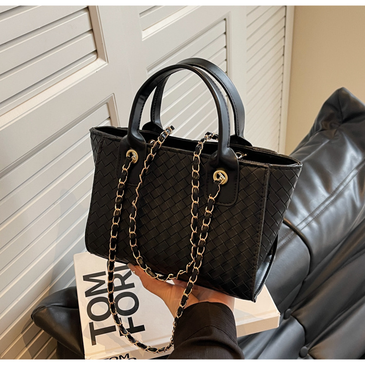 2024 High Quality Fashion Fashion Fashion Knitted Design Women's Bag Spring New Chain Small Square Bag Single Shoulder Diagonal Straddle Handheld_voghion.com