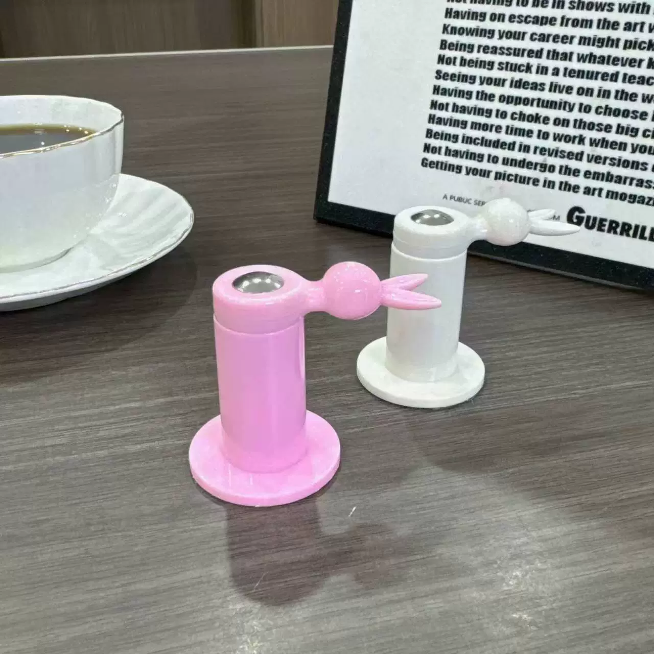 Крышка унитаза предотвращает падение