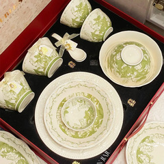 小さな新緑のスズランの花のボウルと皿セット家庭用インスタイルセラミックライスボウルとプレート高温釉下色食器