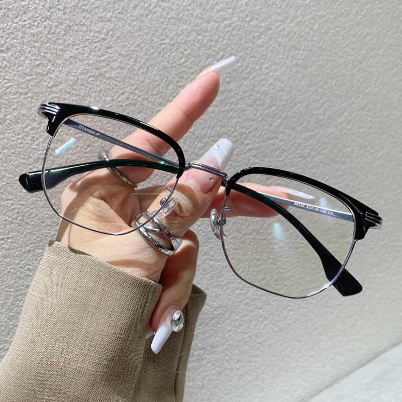 Minimalistiska retro halvramglasögon i titan för män_voghion.com