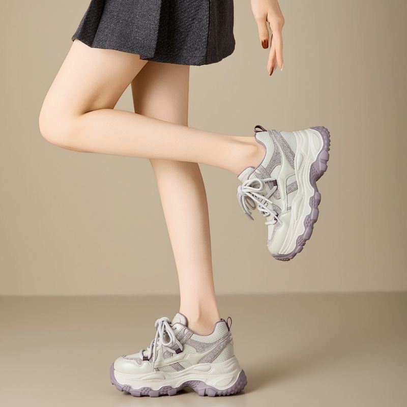 Pequeños zapatos de suela gruesa para mujeres 2026 nueva primavera versátil correr ligera antideslizante zapatillas deportivas pequeñas