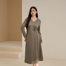 【轻熟风V领连衣裙】纤莉秀大码女装知性气质长裙胖mm2025秋新款