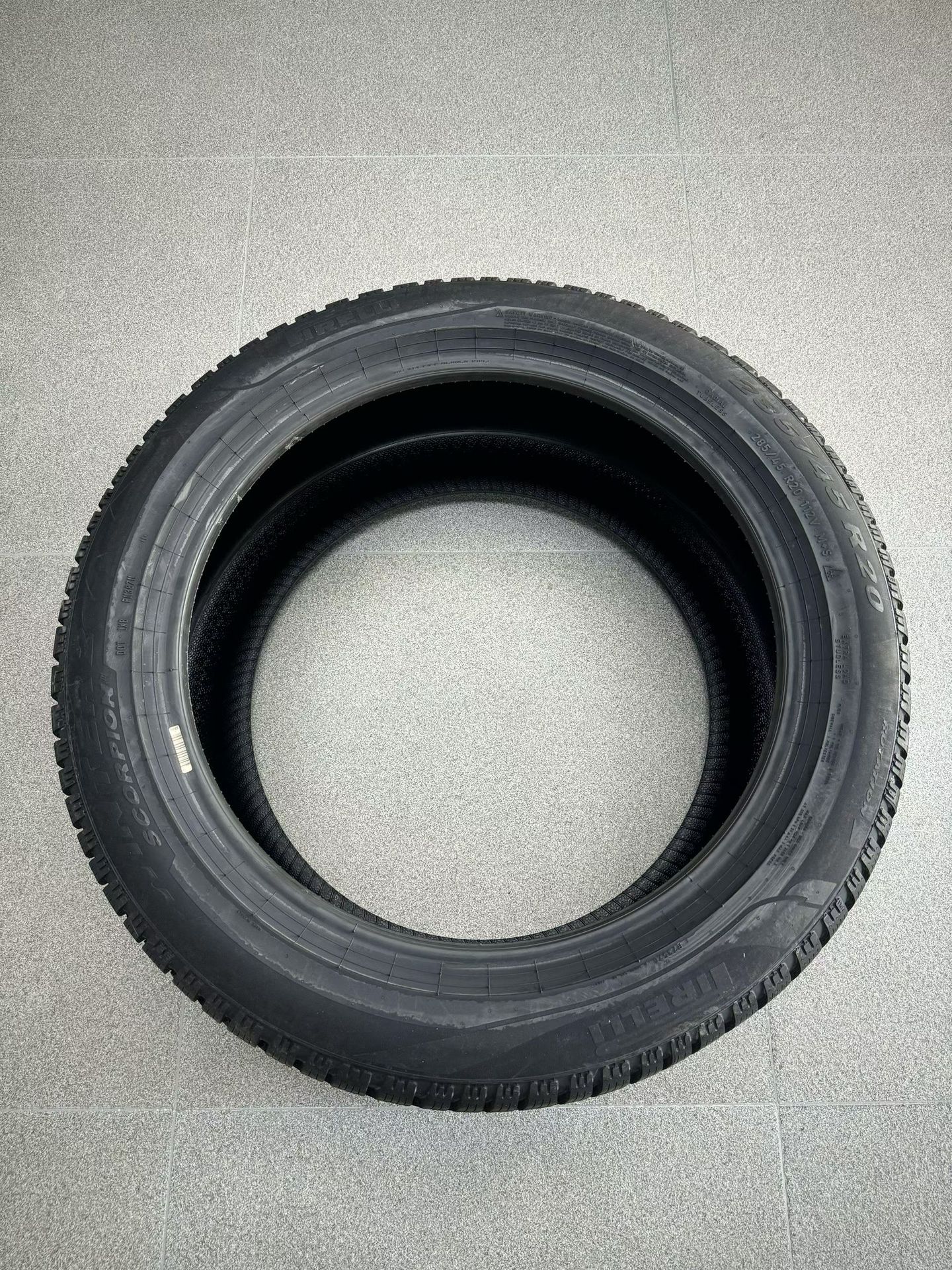 Genuine Pirelli winter tires, snow tires, 285/45R20, 112V, XL, imported from Italy