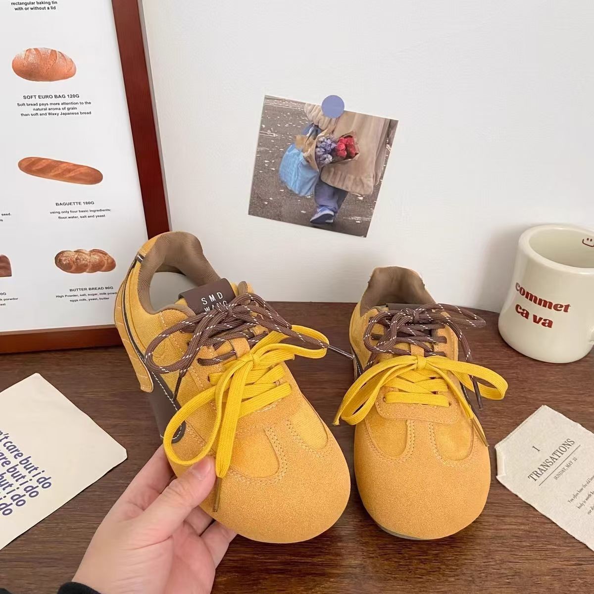 Coreano retro de entrenamiento pequeño zapatos blancos para mujeres primavera y otoño 2025 nuevo ligero versátil con suela gruesa aumentando la altura zapatos casuales para mujeres