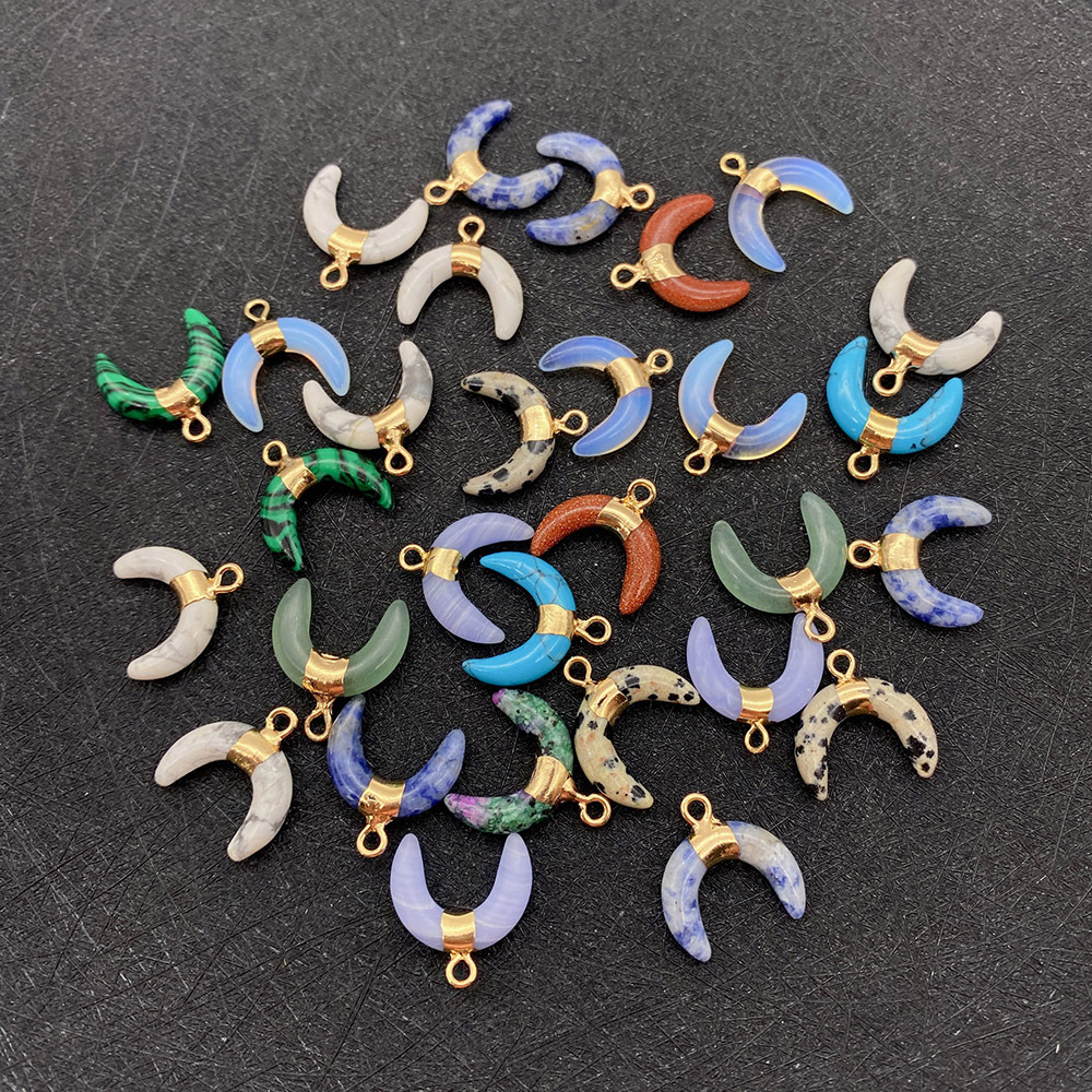 2g Weight 1 Piece Natural Stone Natural Stone December Birthstone Turquoise Spot Moon Pendant Pendants Jewelry Accessories