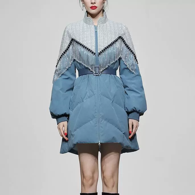 Женская зимняя новая белая куртка на утином пуху средней длины с контрастной талией, синее утепленное хлебное пальто