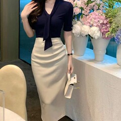 2025年秘書の職業スーツの女性のストラップのシャツのセットはファッションのスーツのスカートの新型の2セットを着ます。