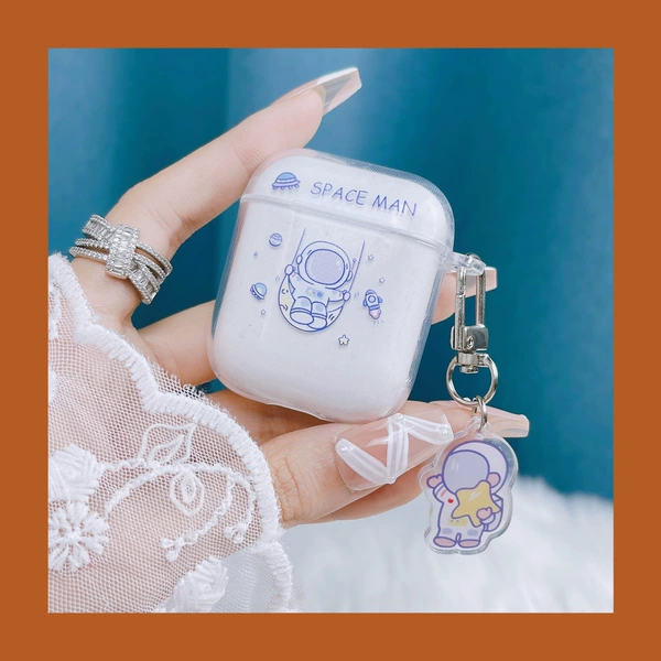 6 astronauts + accessories