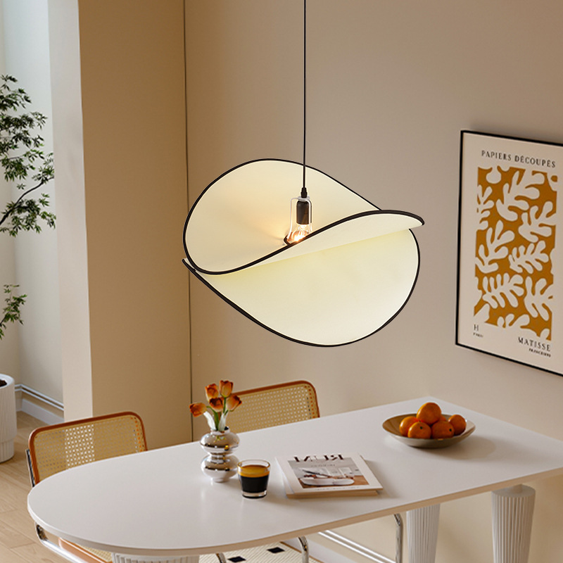 Estilo de crema francesa restaurante Estudio Nanyang retro sala de estar lámpara de tela Luz de araña de papas fritas de estilo silencioso antiguo dormitorio