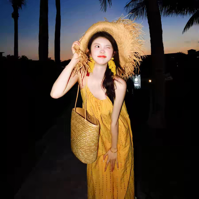 Sweet and Fresh Travel Outfit Long Dress for Women in Chiang Mai, Thailand, and Dali, Yunnan Vacation Style Spaghetti Strap Dress Sweet and Fresh Travel Outfit Long Dress for Women in Chiang Mai, Thailand, and Dali, Yunnan Vacation Style Spaghetti Strap Dress