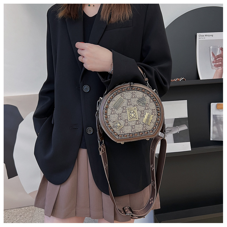 Beibei Tasche Textur kleine Tasche Damentasche 2024 Herbst und Winter neue trendige Abzeichen einzelne Schulter Umhängetasche modische kleine runde Tasche trendy_voghion.com