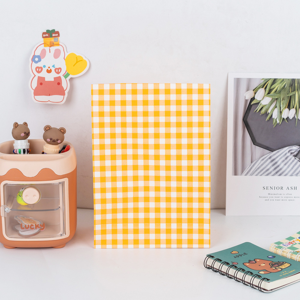 Bolsa de fondo cuadrado a cuadros de color, regalo de vacaciones, bolsa de papel kraft de dibujos animados ins, bolsa de regalo de Navidad de San Valentín