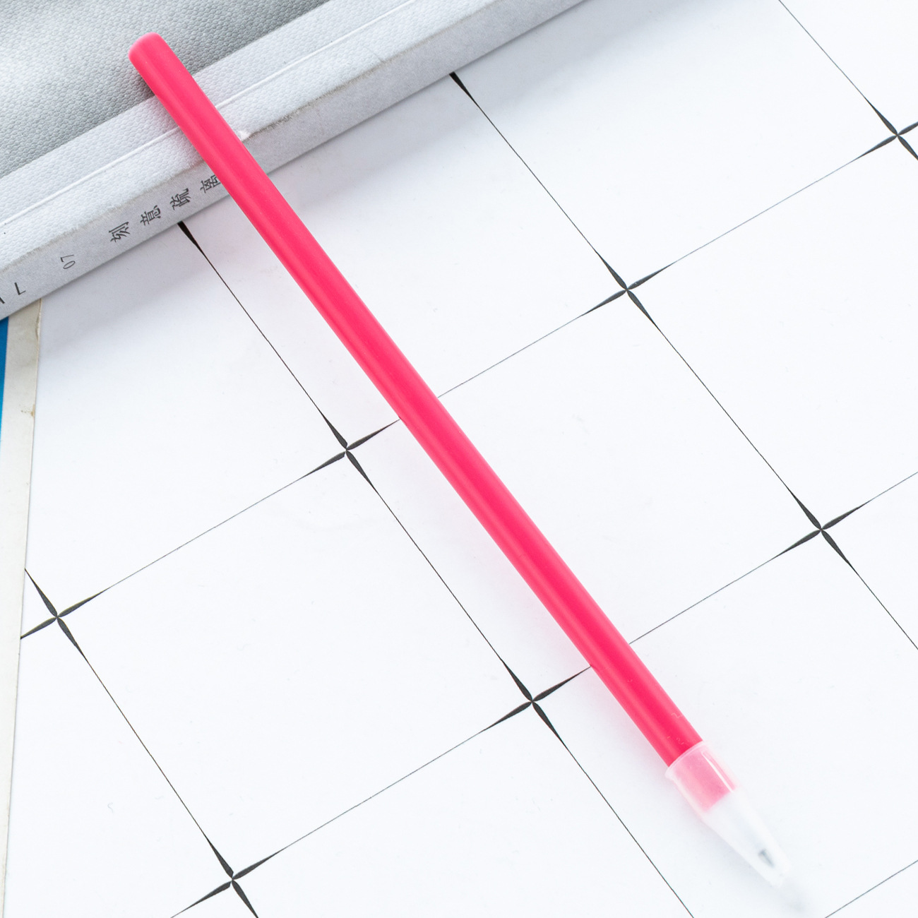 Bolígrafo de tubo de tracción de bricolaje, estuche de bolígrafo de plástico multicolor, bolígrafo simple aceitoso, bolígrafo de regalo publicitario con logotipo impreso