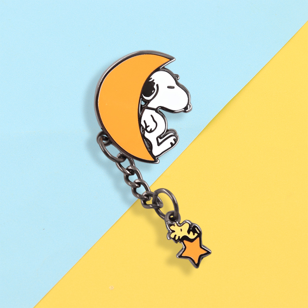 White Hound Dog Yellow Bird Enamel Brooch Moon Pendant Star Comic Role Pin Badge Accessories Gift
