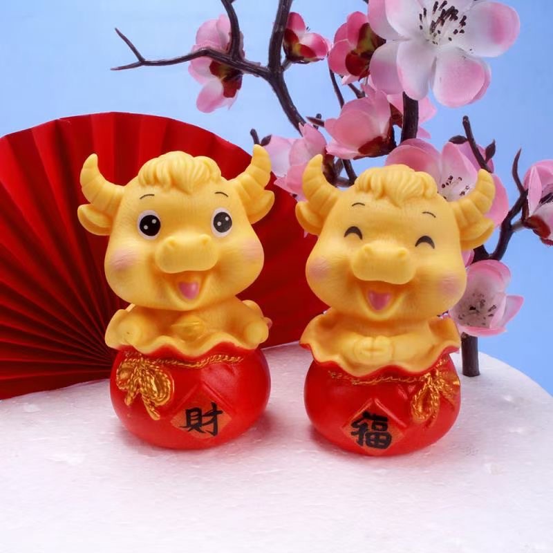 牛年烘焙蛋糕装饰福袋萌牛搪胶摆件新年祝寿蛋糕装饰