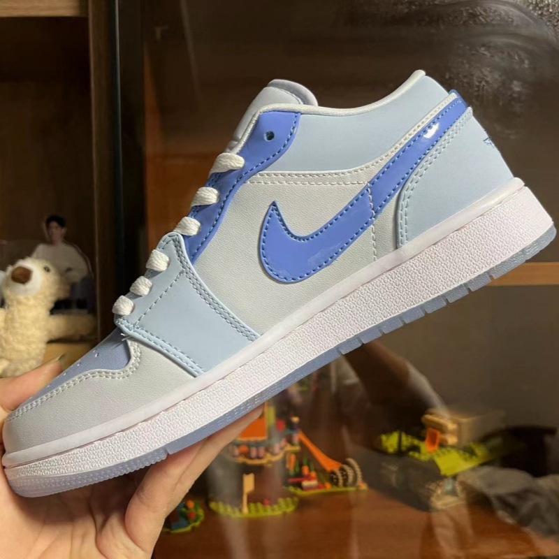 AJ1 퓨어 오리지널 헤이즈 블루