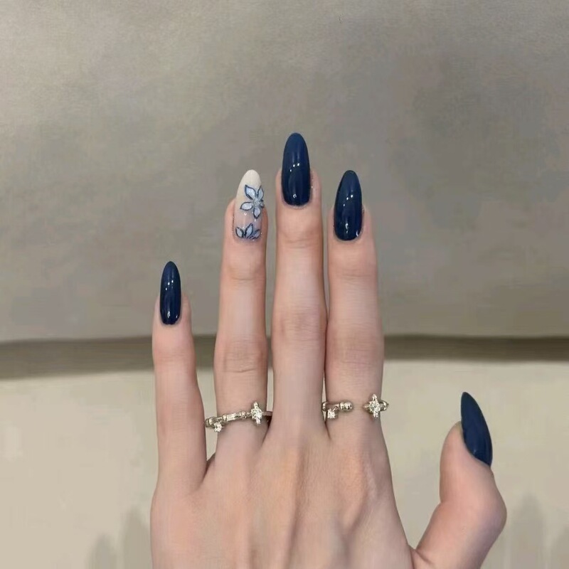 Dark blue floral press-on nails enhance skin tone, offer a high-end feel, feature niche designs, and are a new popular fake nail product from a cross-border factory