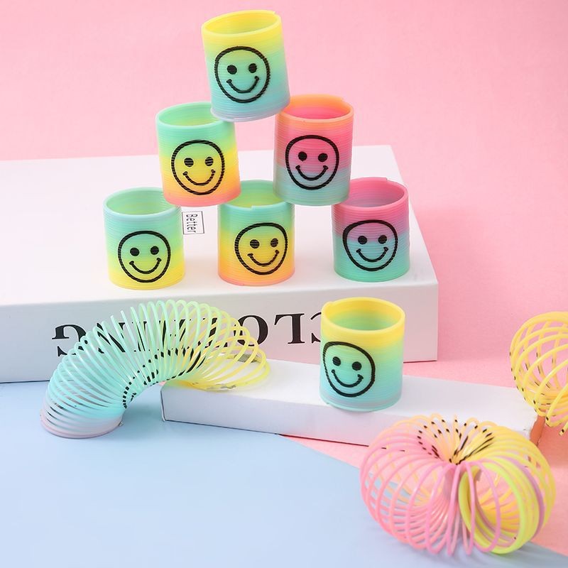 Niños multicolores bobinas mini cara sonriente arco iris anillo colorido anillo elástico estand de juguetes de premios suministro transfronterizo