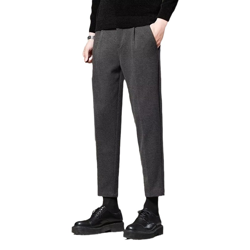 秋冬の新型毛ですね。ズボンの男性は身を修めるズボンです。
