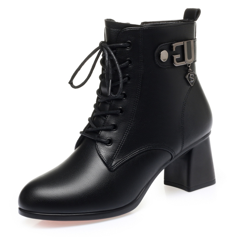 Fábrica al por mayor 2024 nuevas botas Martin de tacón medio zapatos de cuero forrados de lana de invierno de las mujeres botas cortas de cuero suave zapatos de madre transfronteriza