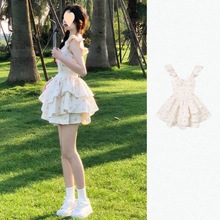 在逃公主蓬蓬裙夏季新款法式小众设计感方领小飞袖显瘦碎花连衣裙