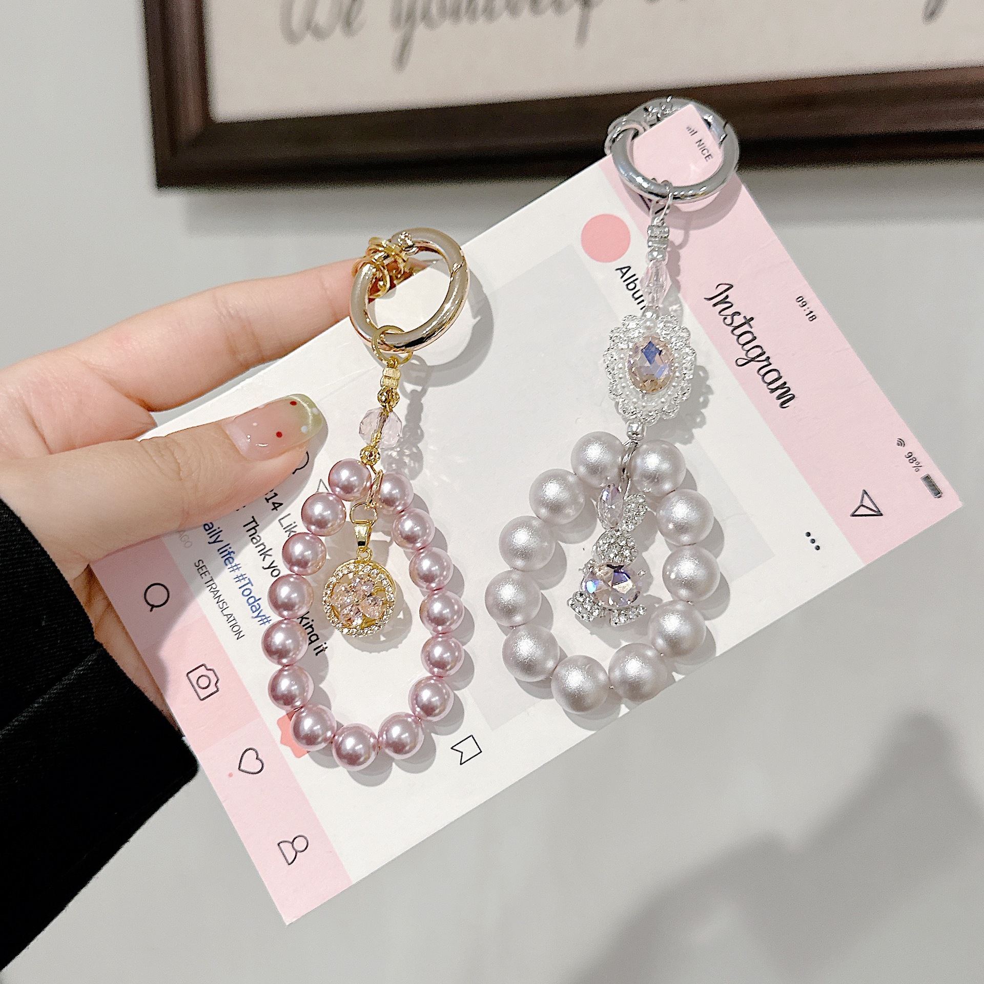 Cadena colgante de teléfono móvil de alta gama hecha a mano de boutique, cadena colgante de conejo giratoria de pétalos, cordón de teléfono móvil de moda, colgante de cadena corta