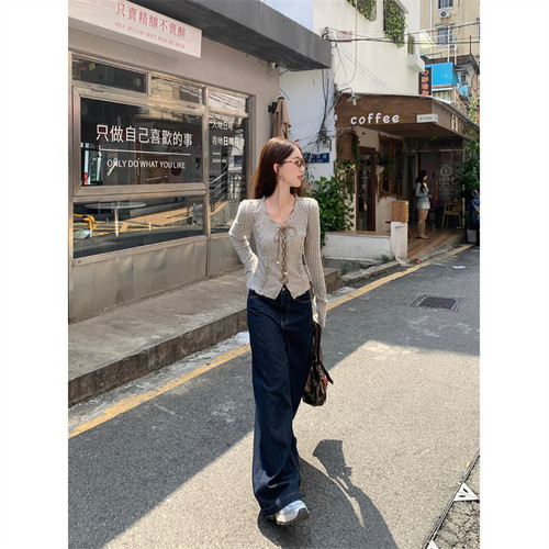 Sweet and Spicy Body-Shaping Long-Sleeve Knit Cardigan for Women - Winter Bandage Design, Stylish, Slimming, Short-Sleeve V-Neck Top