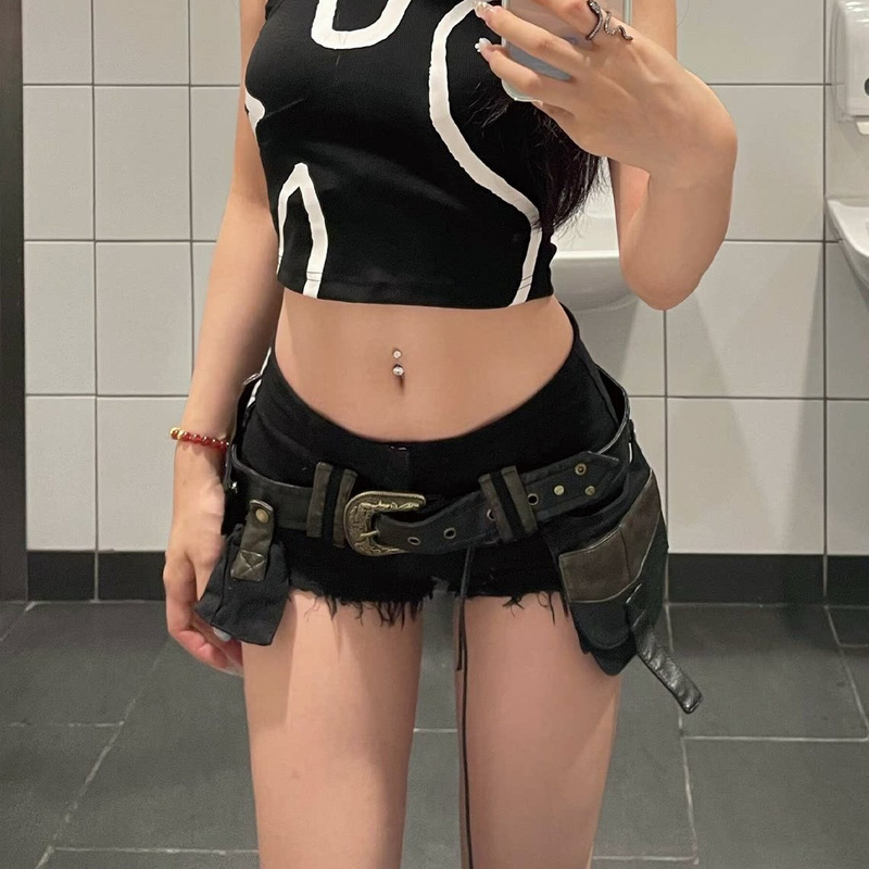 American-Style Spicy Retro Denim Shorts for Women, Y2K Design, Low-Waist, Leather Belt, Frayed Edges, A-Line, Hip-Hugging Hot Pants