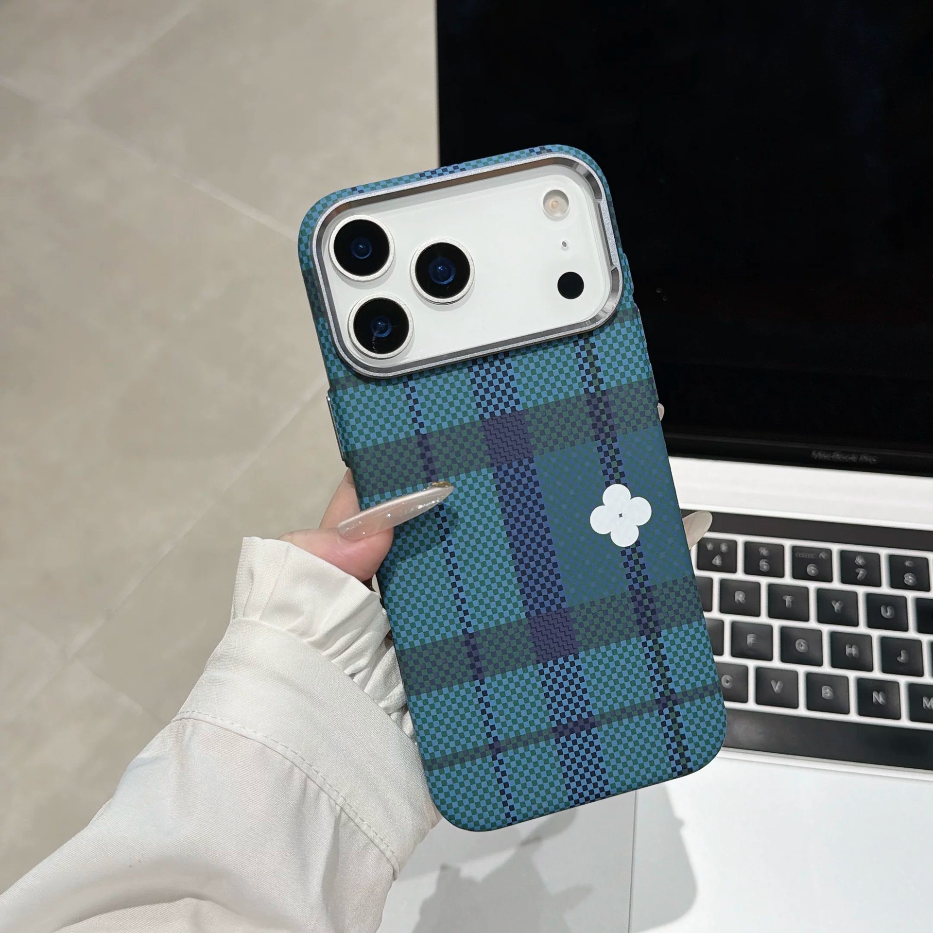 适用iPhone18promax格津生花磁吸手机壳时尚苹果17硬壳防摔保护套