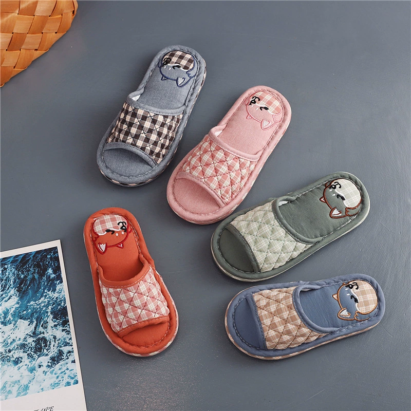 Оптовая продажа трансграничные детские холодные тапочки, чтобы наступить на фекалии для девочек летом мультфильм милая собака противоскользящая крытая мягкая ткань тапочки