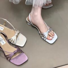ハイヒールの四角い頭2025スカートの太さとサンダルの女子百フランスの新型の美しい優しさと夏の組み合わせ