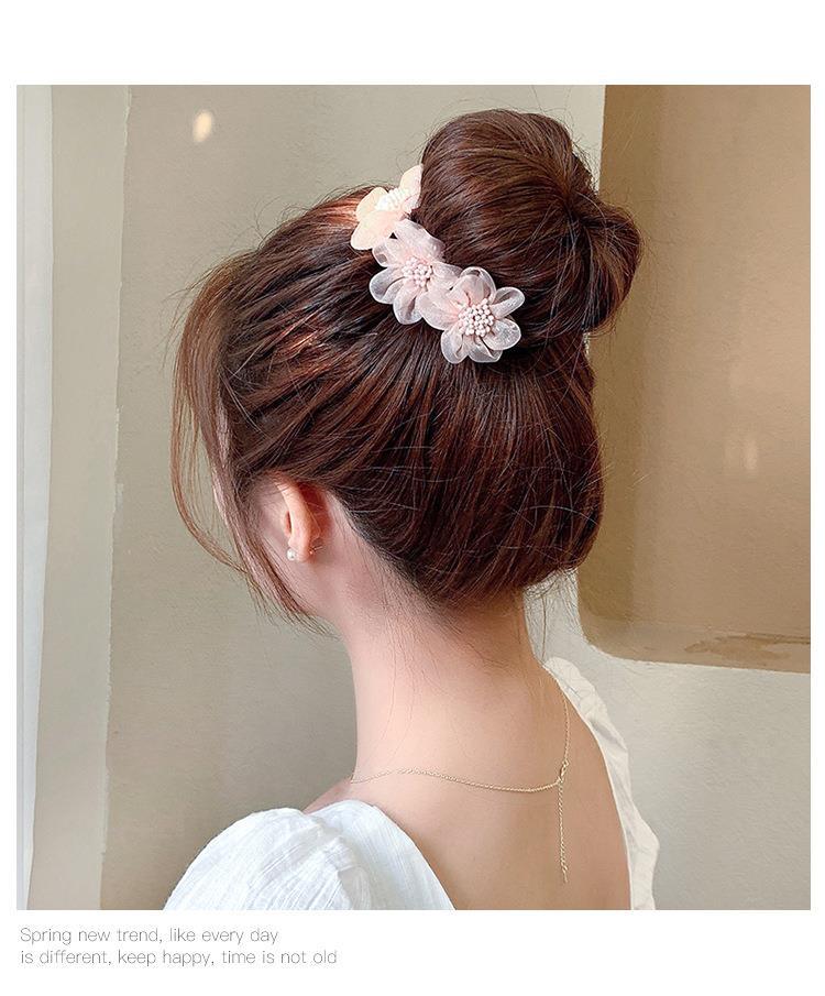 Taro purple yarn flower hair curler