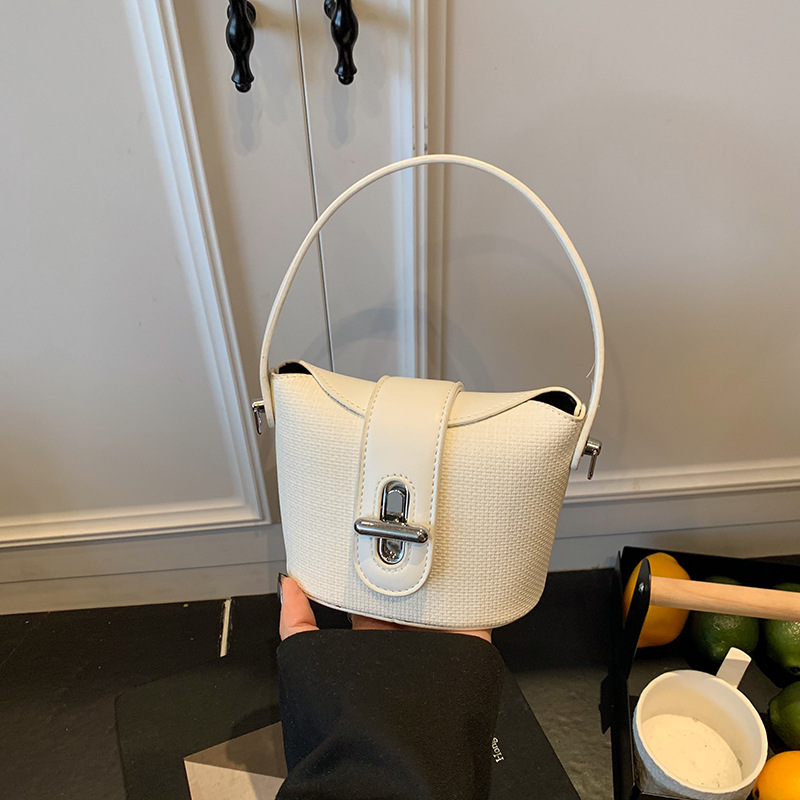 Bolso de hombro para niña de moda, muñeca linda, bolso de bebé colgante, nuevo mini bolso para niños 2025