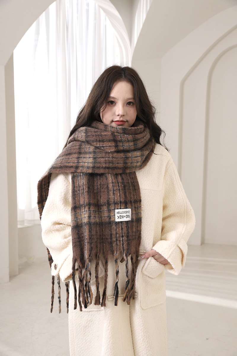 Schal für Herbst- und Winterfrauen mit einem Gefühl von Luxus 2024 Neues Seepferdchenfellgitter Koreanische Version Paarschal_voghion.com